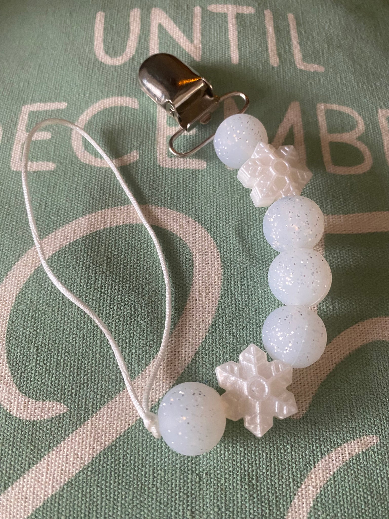 White Snowflake Pacifier Clip P30